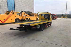 雅江非事故拖车