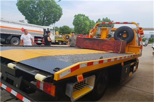 雅江附近拖车电话号码服务